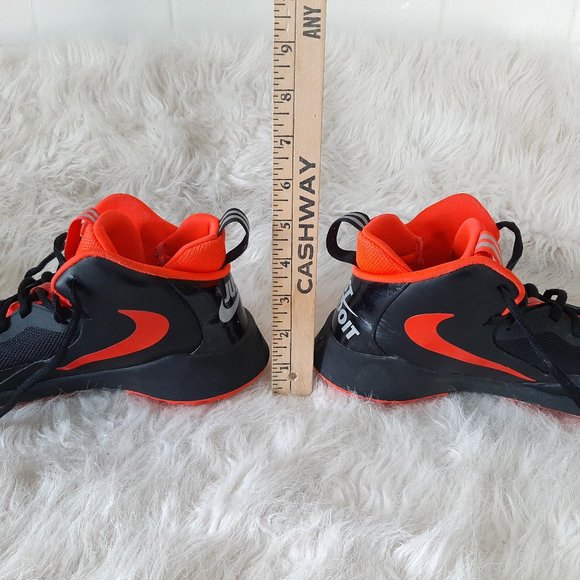 Nike Kid's Youth Black and Orange Training Shoes Siz Y6 - Picture 8 of 8